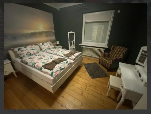 a bedroom with a bed and a desk and a sink at Hildas Idyllische Ferienwohnung in Gödenstorf