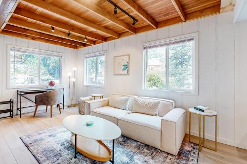 Lake Gregory Garden Cabin