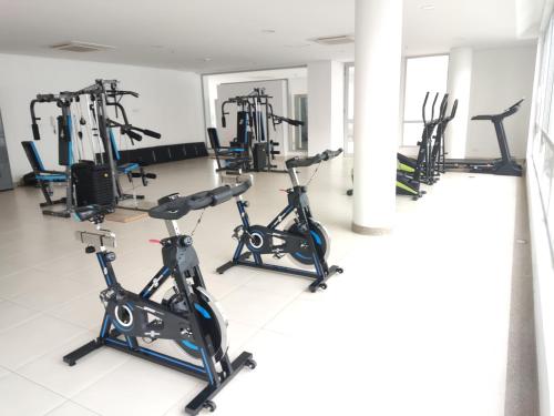 a gym with several exercise bikes in a room at Hermoso apartamento con piscina (alberca). in Girardot