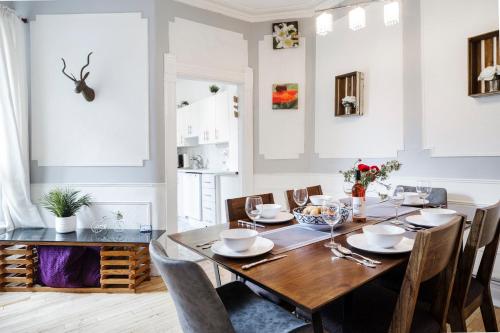a dining room with a wooden table and chairs at MtlVacationRentals - Appartements Plateau-Mont-Royal in Montréal