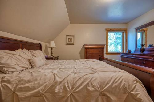 a bedroom with a large bed and a window at Tranquil Aspens in McCall