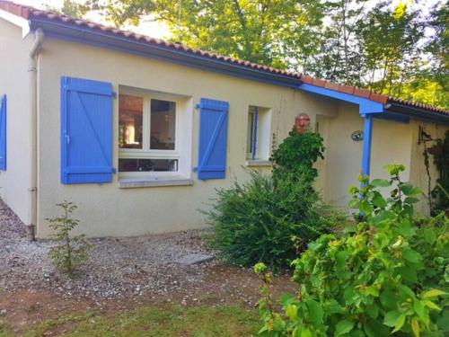 a small house with blue shutters on it at Vakantie Woning Le Chat Maison 175 in Écuras