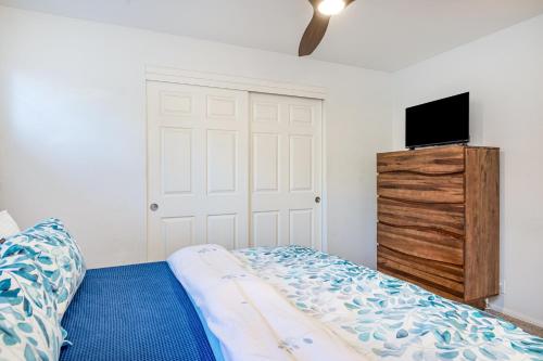a bedroom with a bed and a flat screen tv at Hau'Oli at Waikoloa Hills #902 in Waikoloa Village