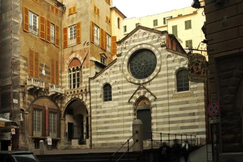 a building with a clock on the side of it at Il Giardino della Tartaruga in Genova