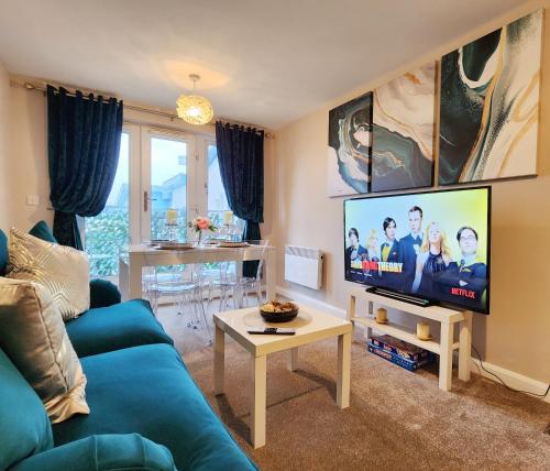 TV a/nebo společenská místnost v ubytování Home from Home Slough