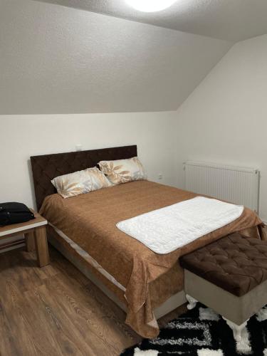 Postel nebo postele na pokoji v ubytování Apartman ALMA