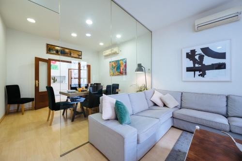 HomeySeville-Amazing Views Cathedral Tomas de Ibarra - 8 pax, Parking Optional