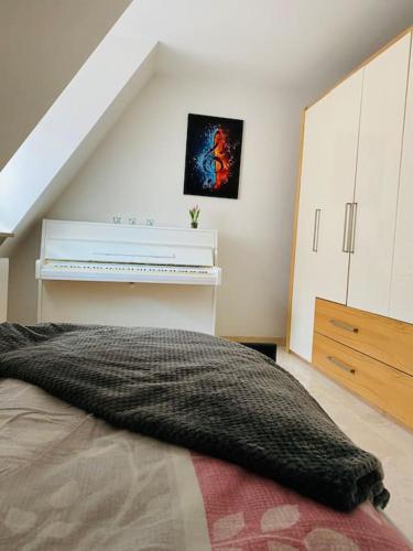 a bedroom with a bed with a dresser and a drawer at Top Lage in Ulm - Dein Zuhause M Münster in Ulm