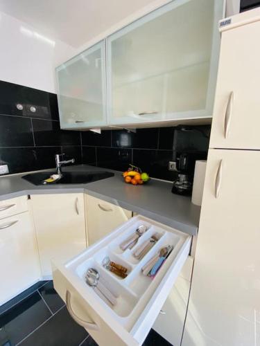a kitchen with white cabinets and a white refrigerator at Top Lage in Ulm - Dein Zuhause M Münster in Ulm
