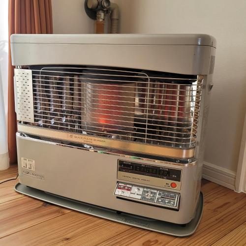 a toaster oven sitting on top of a wooden floor at Biei Central Villa - Green Garden in Biei