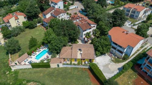 Apartment in Porec with terrace, air conditioning, WiFi, washing machine (4928-4)