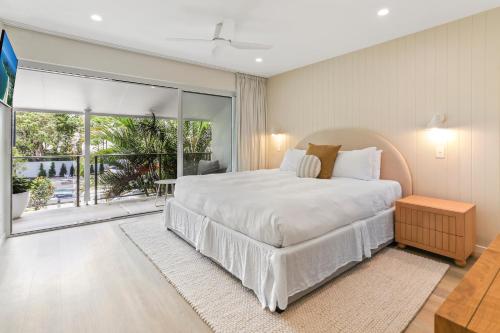 Ένα ή περισσότερα κρεβάτια σε δωμάτιο στο Cosy on Noosa Parade, Noosa Heads