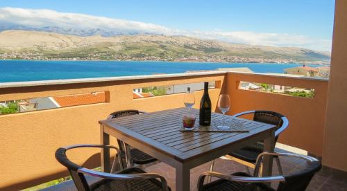 Apartment in Pag with sea view, terrace, air conditioning, WiFi (4891-2)