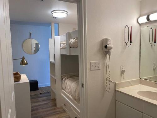 Phòng tắm tại Shores of Panama Unit 1209