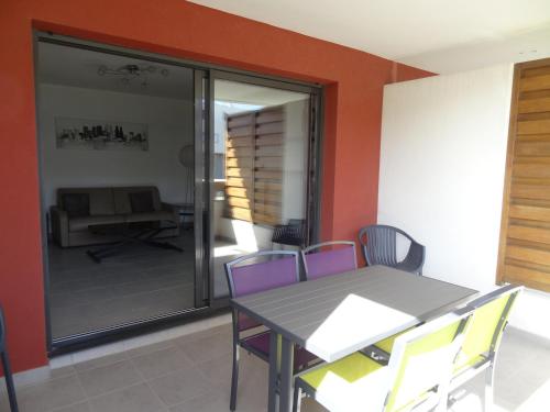 Appartement T2 avec Piscine, Proche Plage et Commerces à Sète - FR-1-472-113