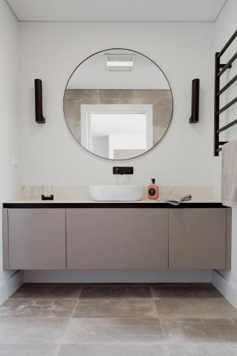 a bathroom with a sink and a mirror at Majuba Country Lodge in Kalgan