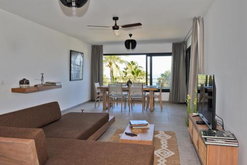 a living room with a couch and a table at Résidence UltraMarine in Boucan Canot