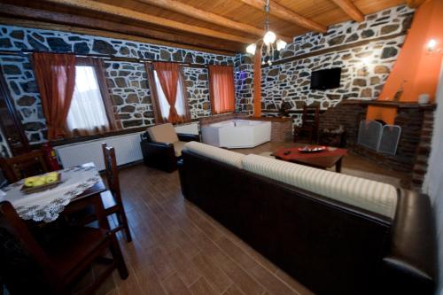 Letto o letti in una camera di Traditional Guesthouse Siantsis