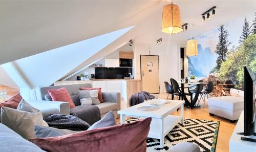 a living room with a couch and a table at VIP Apartamenty Stara Polana in Zakopane