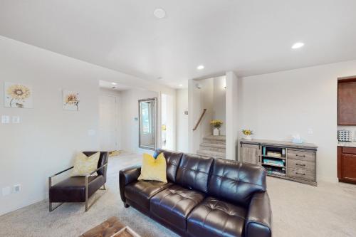 Josselyn Drive Jewel – Photos 3