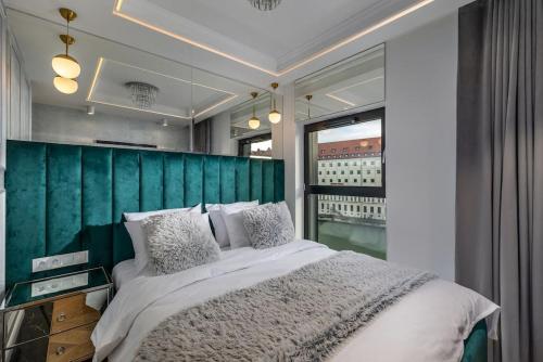 Posteľ alebo postele v izbe v ubytovaní Luxury Apartment with SAUNA - Old Town - GOLD