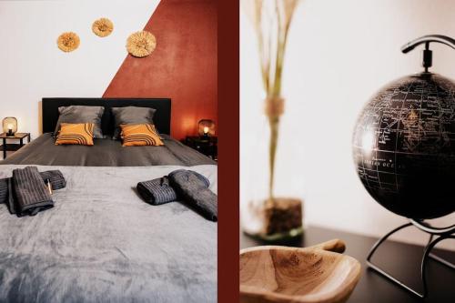 deux photos d'une chambre avec un lit et un globe dans l'établissement L'Alto - Toulousecozyflat - Centre- Parking - Métro, à Toulouse