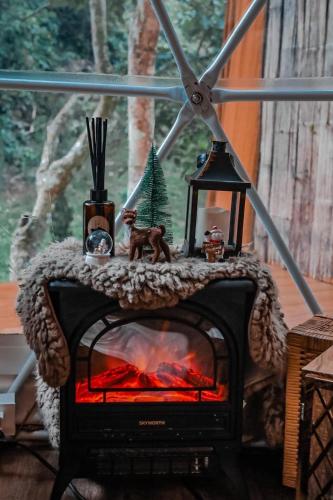 Gril dostupný pro hosty v luxury tent