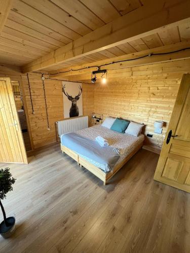 a bedroom with a bed in a wooden room at Vuelos de Montaña l in Montánchez