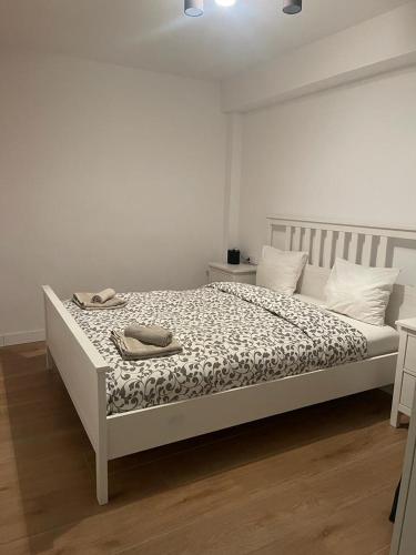 a bedroom with a white bed with a white bedspread at UIM Mediterraneo Conqueridor Wifi in Sagunto
