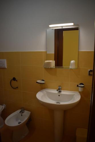 a bathroom with a sink and a mirror at Hostel il Tetto in Melfi