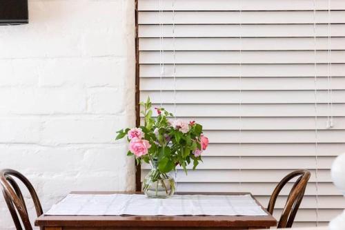 Gallery image of Maldon Cosy Garden Cottage - Charming One Room Studio in Maldon