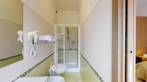 A bathroom at Miriam Hotel & Residence