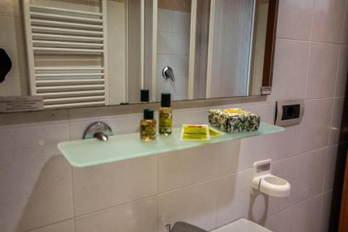 a bathroom with a sink and a mirror at Bed & Bike in Volterra