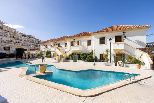 Family Apartment Ocean & Mountain Views & Heated Pool