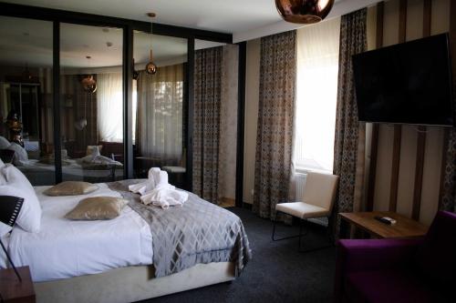 Łóżko lub łóżka w pokoju w obiekcie Ośrodek Wypoczynkowy & Restauracja & Hotel Półwysep Wądzyń