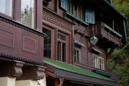 a building with windows and balconies on it at Villa Schönthaler in Semmering