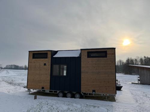 a tiny house on a trailer in the snow at TinyHouse -Reset im Vilstal -Zurück zum Ursprung in Aldersbach