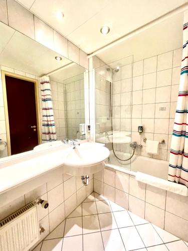 Mercure Hotel Plaza Magdeburgにあるバスルーム