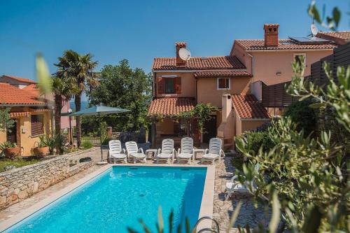 Renoviertes Steinhaus mit privaten Pool, Waschmaschine, Klima, WLAN, Terrasse und Grill