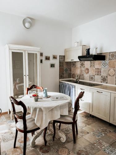 Kuchyň nebo kuchyňský kout v ubytování Residence La Pera Bugiarda