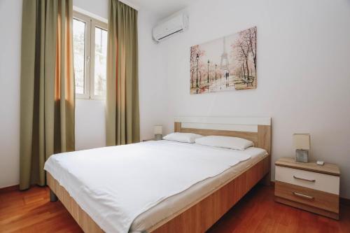a bedroom with a large bed with white sheets at Status-M Apartments Przno in Pržno
