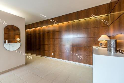 a lobby with a wall with wood paneling at Apartamento Chocolate - 300 meters from Salgados beach in Guia