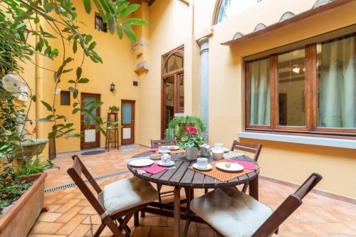 The paintress home with private patio