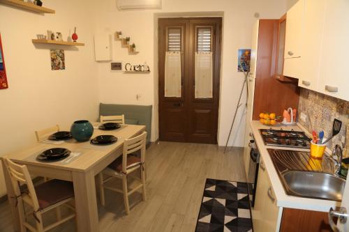 Η κουζίνα ή μικρή κουζίνα στο Camurría Sicily home