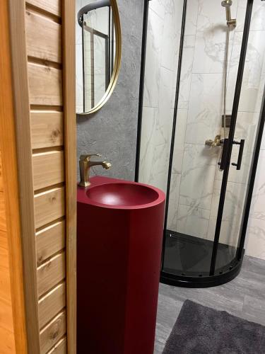 Ένα μπάνιο στο Hill de Charme