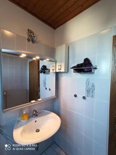 a bathroom with a sink and a mirror at Helle Ferienwohnung im Loft-Charakter in Essen