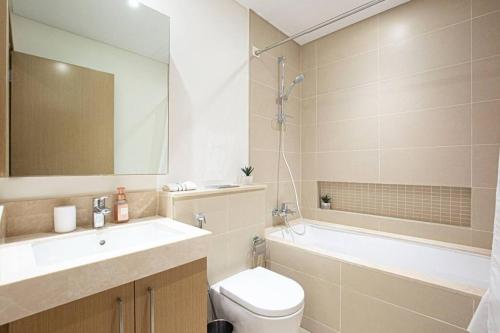 Koupelna v ubytování Stylish 1 Bedroom in 5242 by Ofex