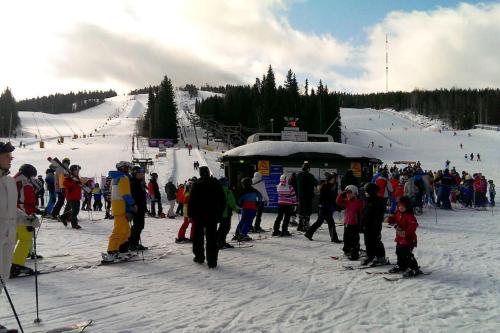 Vuokatti ski-in: Mökistä suksilla suoraan mäkeen tai ladulle v zimě