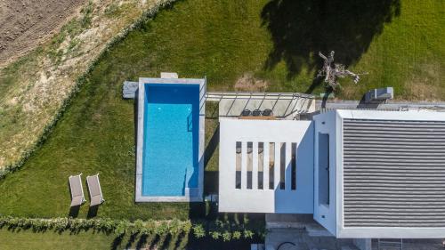 Bazén v ubytovaní Villa Mare - Private Pool, 4 Bdrms, Sea View, BBQ alebo v jeho blízkosti