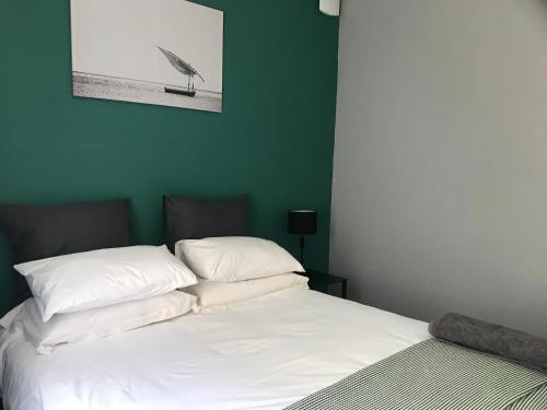 Katil atau katil-katil dalam bilik di Aluve Guesthouse